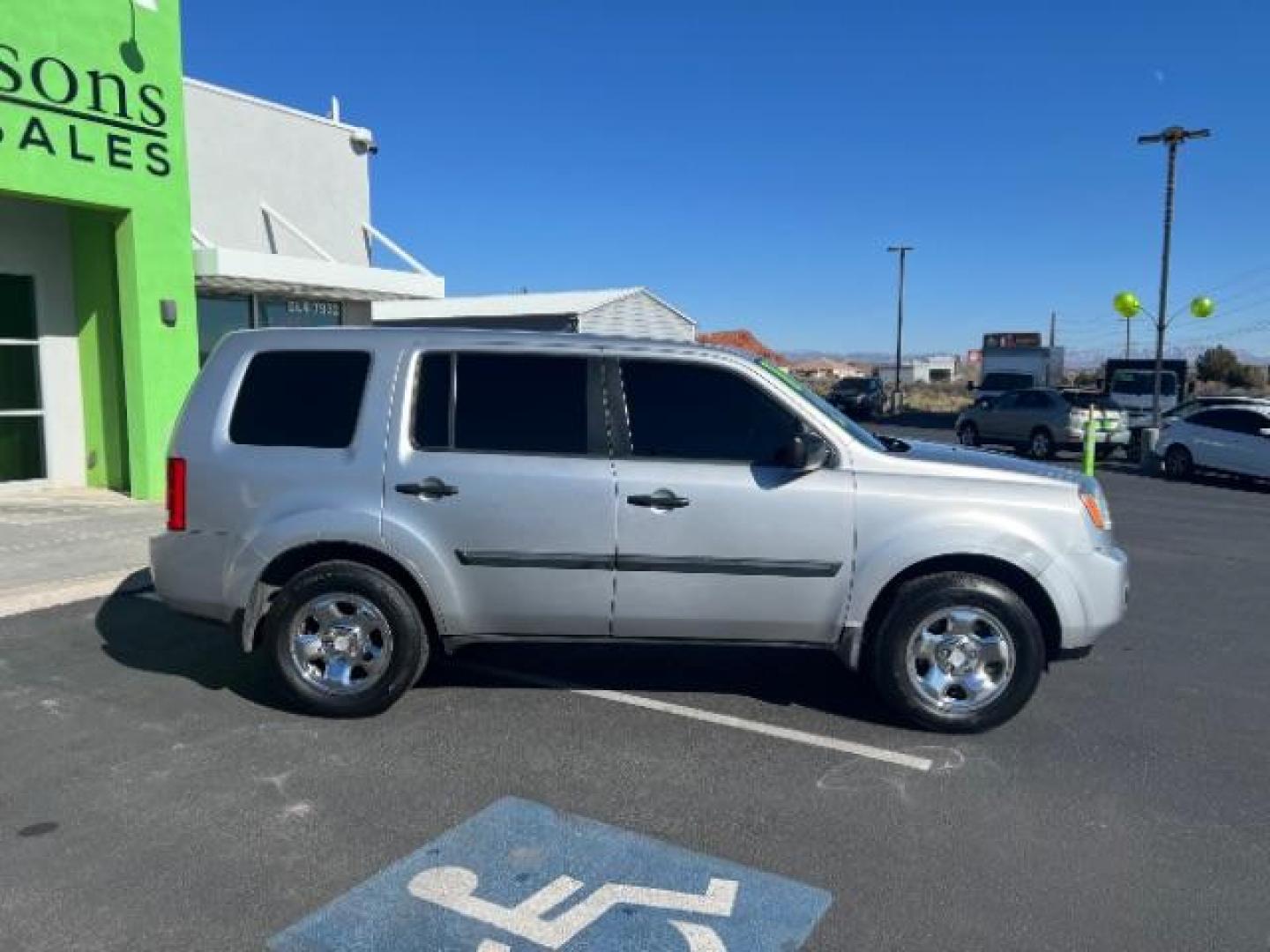2011 Alabaster Silver Metallic /Gray Cloth Interior Honda Pilot LX 2WD 5-Spd AT (5FNYF3H23BB) with an 3.5L V6 SOHC 24V engine, 5-Speed Automatic transmission, located at 1865 East Red Hills Pkwy, St. George, 84770, (435) 628-0023, 37.120850, -113.543640 - We specialize in helping ALL people get the best financing available. No matter your credit score, good, bad or none we can get you an amazing rate. Had a bankruptcy, divorce, or repossessions? We give you the green light to get your credit back on the road. Low down and affordable payments that fit - Photo#7