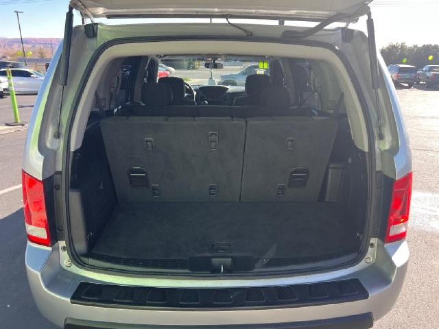 2011 Alabaster Silver Metallic /Gray Cloth Interior Honda Pilot LX 2WD 5-Spd AT (5FNYF3H23BB) with an 3.5L V6 SOHC 24V engine, 5-Speed Automatic transmission, located at 1865 East Red Hills Pkwy, St. George, 84770, (435) 628-0023, 37.120850, -113.543640 - We specialize in helping ALL people get the best financing available. No matter your credit score, good, bad or none we can get you an amazing rate. Had a bankruptcy, divorce, or repossessions? We give you the green light to get your credit back on the road. Low down and affordable payments that fit - Photo#27