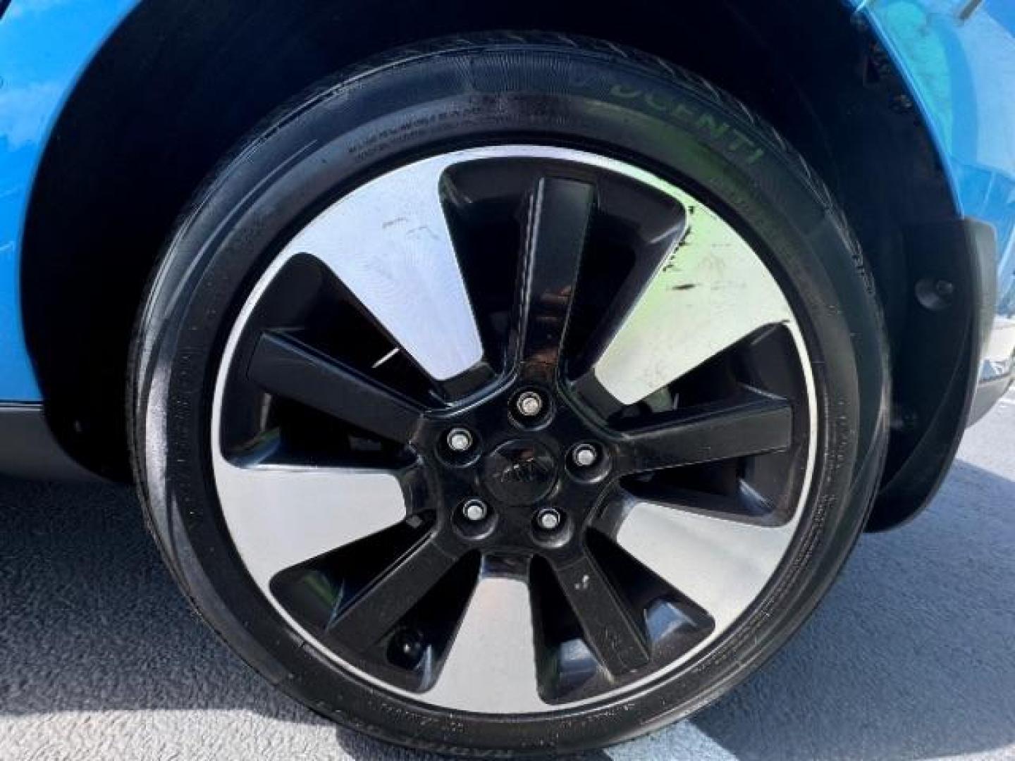 2016 Fathom Blue /Black, cloth Kia Soul + (KNDJP3A51G7) with an 2.0L L4 DOHC 16V engine, 6-Speed Automatic transmission, located at 940 North Main Street, Cedar City, UT, 84720, (435) 628-0023, 37.692936, -113.061897 - Photo#10