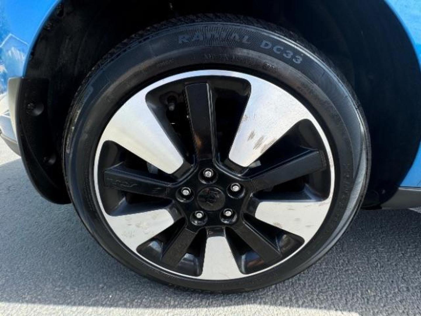 2016 Fathom Blue /Black, cloth Kia Soul + (KNDJP3A51G7) with an 2.0L L4 DOHC 16V engine, 6-Speed Automatic transmission, located at 940 North Main Street, Cedar City, UT, 84720, (435) 628-0023, 37.692936, -113.061897 - Photo#9
