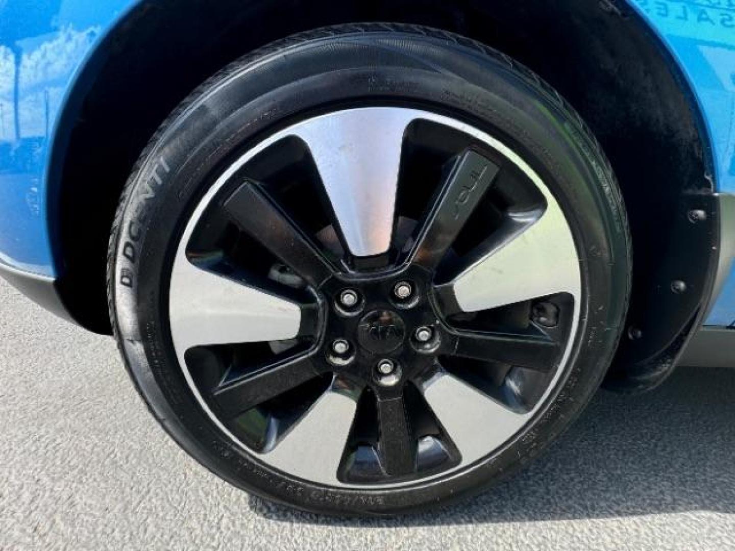 2016 Fathom Blue /Black, cloth Kia Soul + (KNDJP3A51G7) with an 2.0L L4 DOHC 16V engine, 6-Speed Automatic transmission, located at 940 North Main Street, Cedar City, UT, 84720, (435) 628-0023, 37.692936, -113.061897 - Photo#11
