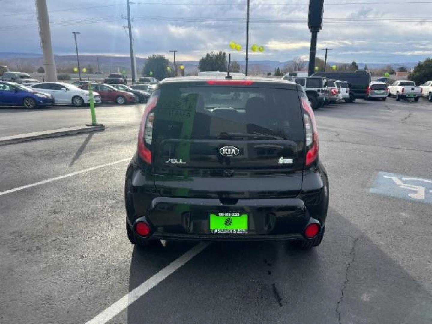2016 Shadow Black /Gray Two-Tone, cloth Kia Soul + (KNDJP3A5XG7) with an 2.0L L4 DOHC 16V engine, 6-Speed Automatic transmission, located at 1865 East Red Hills Pkwy, St. George, 84770, (435) 628-0023, 37.120850, -113.543640 - THis Kia Soul has a brand new engine from Kia and ready to be broken in.We specialize in helping ALL people get the best financing available. No matter your credit score, good, bad or none we can get you an amazing rate. Had a bankruptcy, divorce, or repossessions? We give you the green light to get - Photo#5