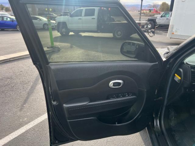 2016 Shadow Black /Gray Two-Tone, cloth Kia Soul + (KNDJP3A5XG7) with an 2.0L L4 DOHC 16V engine, 6-Speed Automatic transmission, located at 1865 East Red Hills Pkwy, St. George, 84770, (435) 628-0023, 37.120850, -113.543640 - We specialize in helping ALL people get the best financing available. No matter your credit score, good, bad or none we can get you an amazing rate. Had a bankruptcy, divorce, or repossessions? We give you the green light to get your credit back on the road. Low down and affordable payments that fit - Photo#12