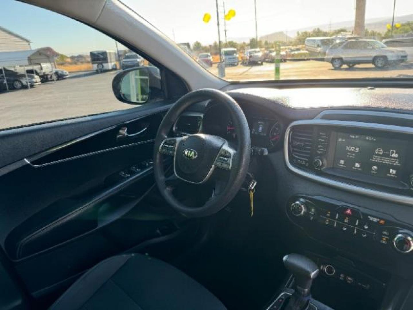 2020 Imperial Blue /Satin Black, cloth Kia Sorento LX 2WD (5XYPG4A38LG) with an 2.4L L4 DOHC 16V engine, 6-Speed Automatic transmission, located at 1865 East Red Hills Pkwy, St. George, 84770, (435) 628-0023, 37.120850, -113.543640 - Photo#31
