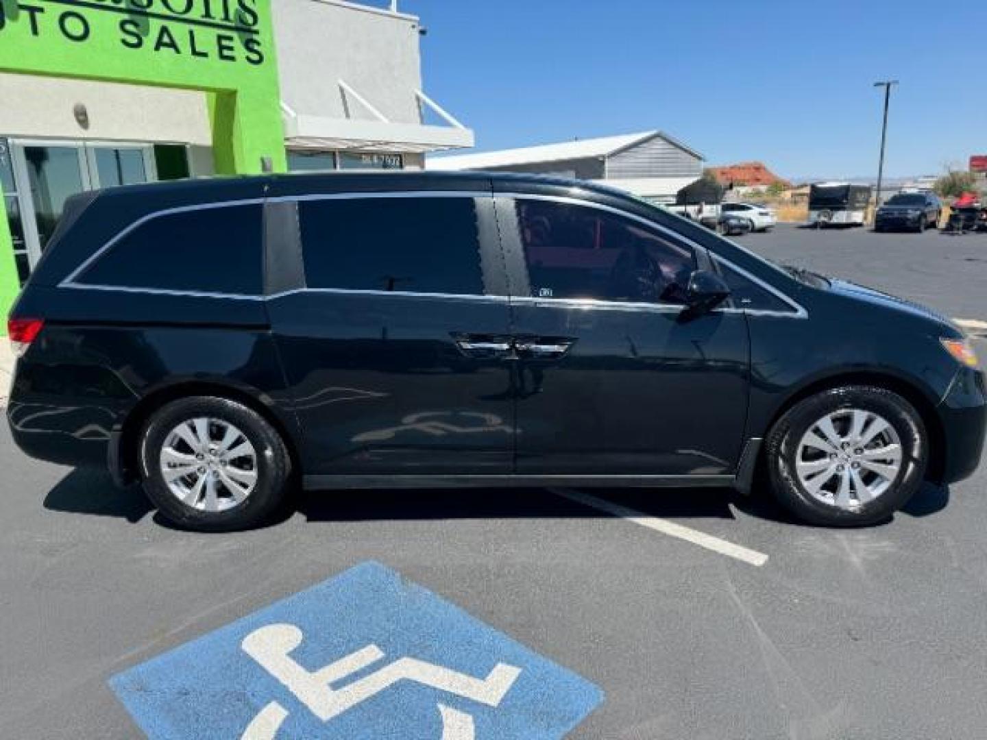 2016 Crystal Black Pearl /Truffle, cloth Honda Odyssey SE (5FNRL5H36GB) with an 3.5L V6 SOHC 24V engine, 6-Speed Automatic transmission, located at 1865 East Red Hills Pkwy, St. George, 84770, (435) 628-0023, 37.120850, -113.543640 - We specialize in helping ALL people get the best financing available. No matter your credit score, good, bad or none we can get you an amazing rate. Had a bankruptcy, divorce, or repossessions? We give you the green light to get your credit back on the road. Low down and affordable payments that fit - Photo#7