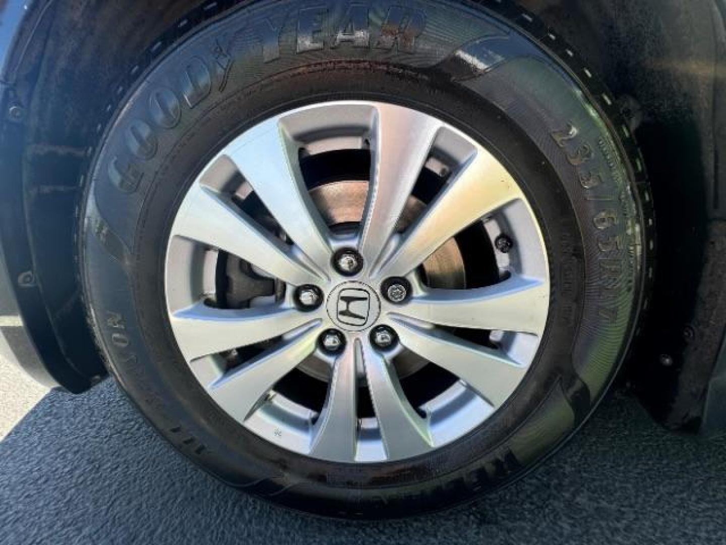 2016 Crystal Black Pearl /Truffle, cloth Honda Odyssey SE (5FNRL5H36GB) with an 3.5L V6 SOHC 24V engine, 6-Speed Automatic transmission, located at 1865 East Red Hills Pkwy, St. George, 84770, (435) 628-0023, 37.120850, -113.543640 - We specialize in helping ALL people get the best financing available. No matter your credit score, good, bad or none we can get you an amazing rate. Had a bankruptcy, divorce, or repossessions? We give you the green light to get your credit back on the road. Low down and affordable payments that fit - Photo#11
