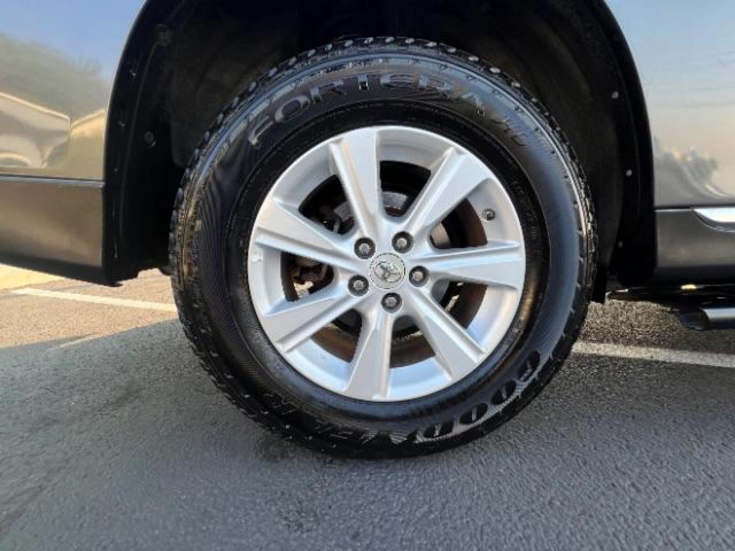 2012 Magnetic Gray Metallic /Sand Beige Cloth Interior Toyota Highlander Base 4WD (5TDBK3EH6CS) with an 3.5L V6 DOHC 24V engine, 5-Speed Automatic transmission, located at 1865 East Red Hills Pkwy, St. George, 84770, (435) 628-0023, 37.120850, -113.543640 - We specialize in helping ALL people get the best financing available. No matter your credit score, good, bad or none we can get you an amazing rate. Had a bankruptcy, divorce, or repossessions? We give you the green light to get your credit back on the road. Low down and affordable payments that fit - Photo#9