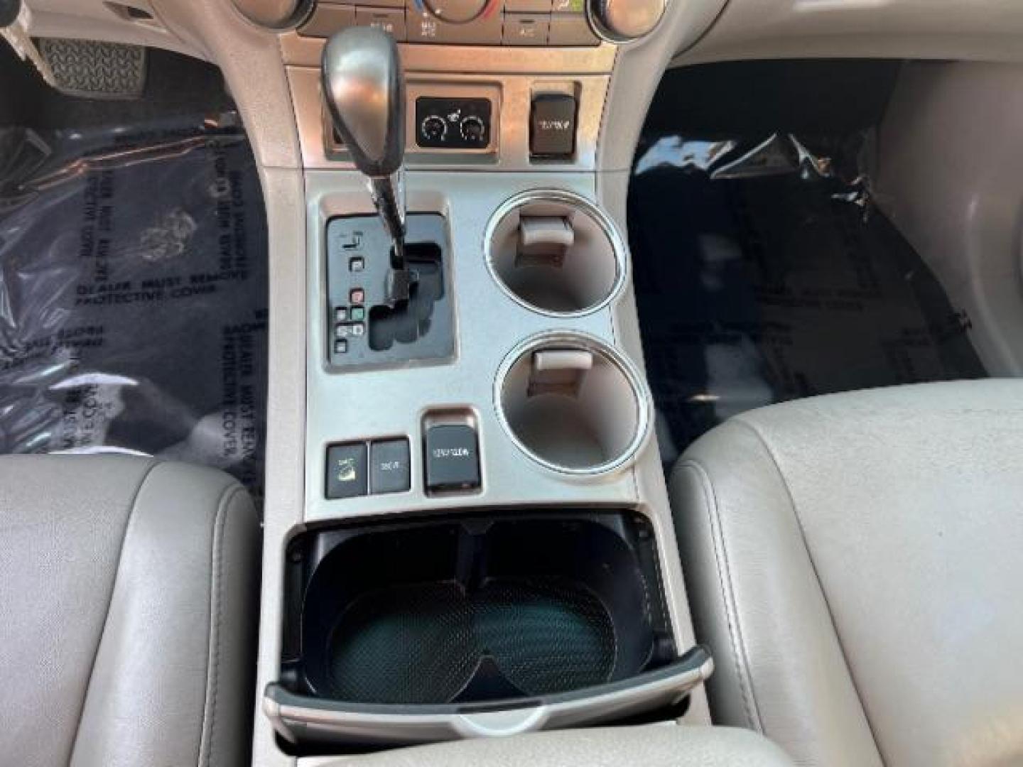 2012 Magnetic Gray Metallic /Sand Beige Cloth Interior Toyota Highlander Base 4WD (5TDBK3EH6CS) with an 3.5L V6 DOHC 24V engine, 5-Speed Automatic transmission, located at 1865 East Red Hills Pkwy, St. George, 84770, (435) 628-0023, 37.120850, -113.543640 - We specialize in helping ALL people get the best financing available. No matter your credit score, good, bad or none we can get you an amazing rate. Had a bankruptcy, divorce, or repossessions? We give you the green light to get your credit back on the road. Low down and affordable payments that fit - Photo#18