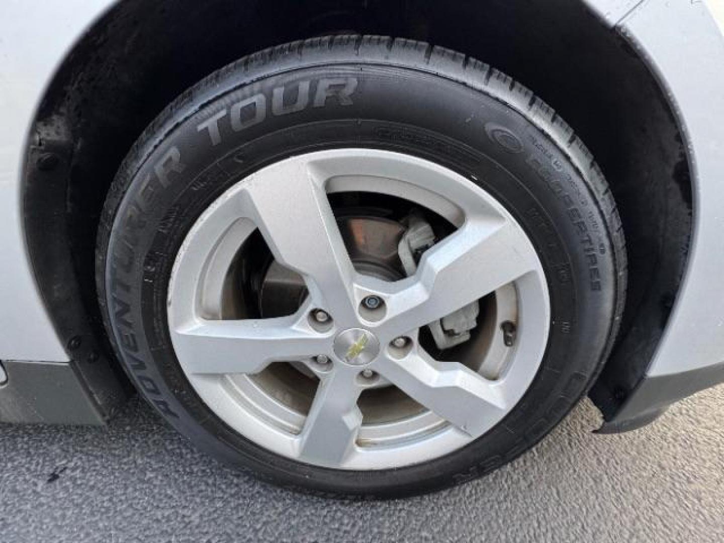 2014 Silver /Gray Cloth Chevrolet Volt Standard w/ LEP (1G1RE6E43EU) with an 1.4L L4 DOHC 16V PLUG-IN HYBRID engine, Continuously Variable Transmission transmission, located at 940 North Main Street, Cedar City, UT, 84720, (435) 628-0023, 37.692936, -113.061897 - We specialize in helping ALL people get the best financing available. No matter your credit score, good, bad or none we can get you an amazing rate. Had a bankruptcy, divorce, or repossessions? We give you the green light to get your credit back on the road. Low down and affordable payments that fit - Photo#12