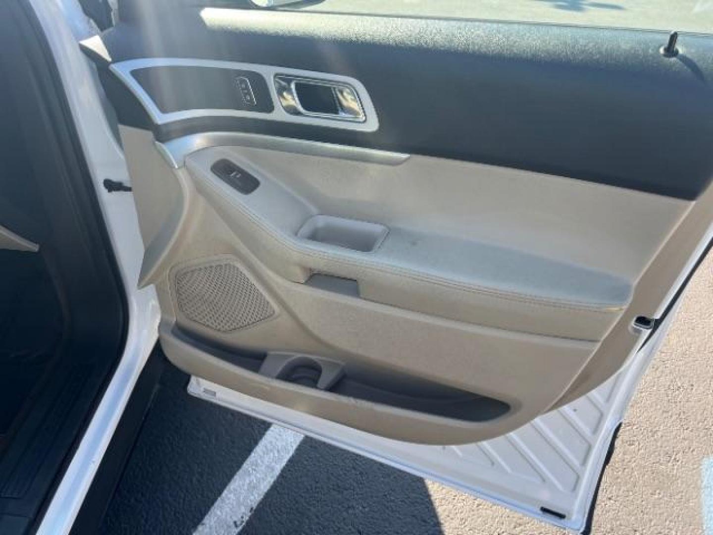 2013 White Platinum Trico /Medium Light Stone Leather Ford Explorer XLT FWD (1FM5K7D85DG) with an 3.5L V6 DOHC 24V engine, 6-Speed Automatic transmission, located at 1865 East Red Hills Pkwy, St. George, 84770, (435) 628-0023, 37.120850, -113.543640 - We specialize in helping ALL people get the best financing available. No matter your credit score, good, bad or none we can get you an amazing rate. Had a bankruptcy, divorce, or repossessions? We give you the green light to get your credit back on the road. Low down and affordable payments that fit - Photo#29