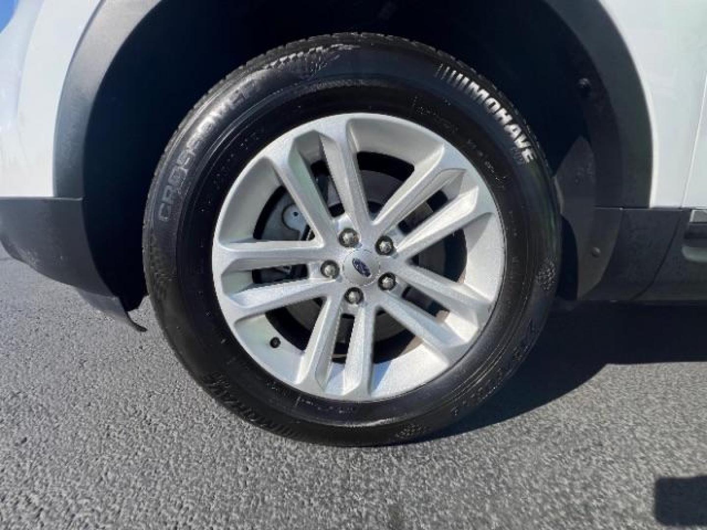 2013 White Platinum Trico /Medium Light Stone Leather Ford Explorer XLT FWD (1FM5K7D85DG) with an 3.5L V6 DOHC 24V engine, 6-Speed Automatic transmission, located at 1865 East Red Hills Pkwy, St. George, 84770, (435) 628-0023, 37.120850, -113.543640 - We specialize in helping ALL people get the best financing available. No matter your credit score, good, bad or none we can get you an amazing rate. Had a bankruptcy, divorce, or repossessions? We give you the green light to get your credit back on the road. Low down and affordable payments that fit - Photo#9