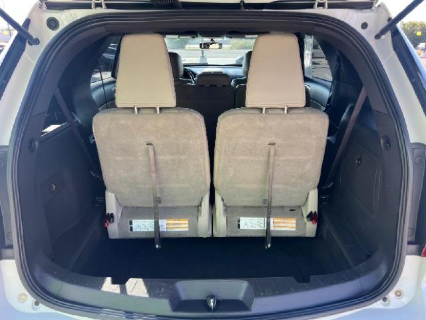 2013 White Platinum Trico /Medium Light Stone Leather Ford Explorer XLT FWD (1FM5K7D85DG) with an 3.5L V6 DOHC 24V engine, 6-Speed Automatic transmission, located at 1865 East Red Hills Pkwy, St. George, 84770, (435) 628-0023, 37.120850, -113.543640 - We specialize in helping ALL people get the best financing available. No matter your credit score, good, bad or none we can get you an amazing rate. Had a bankruptcy, divorce, or repossessions? We give you the green light to get your credit back on the road. Low down and affordable payments that fit - Photo#27