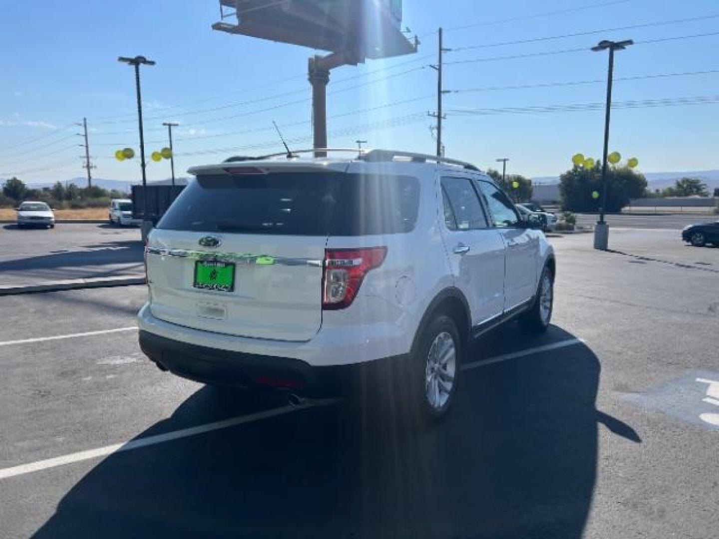 2013 White Platinum Trico /Medium Light Stone Leather Ford Explorer XLT FWD (1FM5K7D85DG) with an 3.5L V6 DOHC 24V engine, 6-Speed Automatic transmission, located at 1865 East Red Hills Pkwy, St. George, 84770, (435) 628-0023, 37.120850, -113.543640 - We specialize in helping ALL people get the best financing available. No matter your credit score, good, bad or none we can get you an amazing rate. Had a bankruptcy, divorce, or repossessions? We give you the green light to get your credit back on the road. Low down and affordable payments that fit - Photo#6