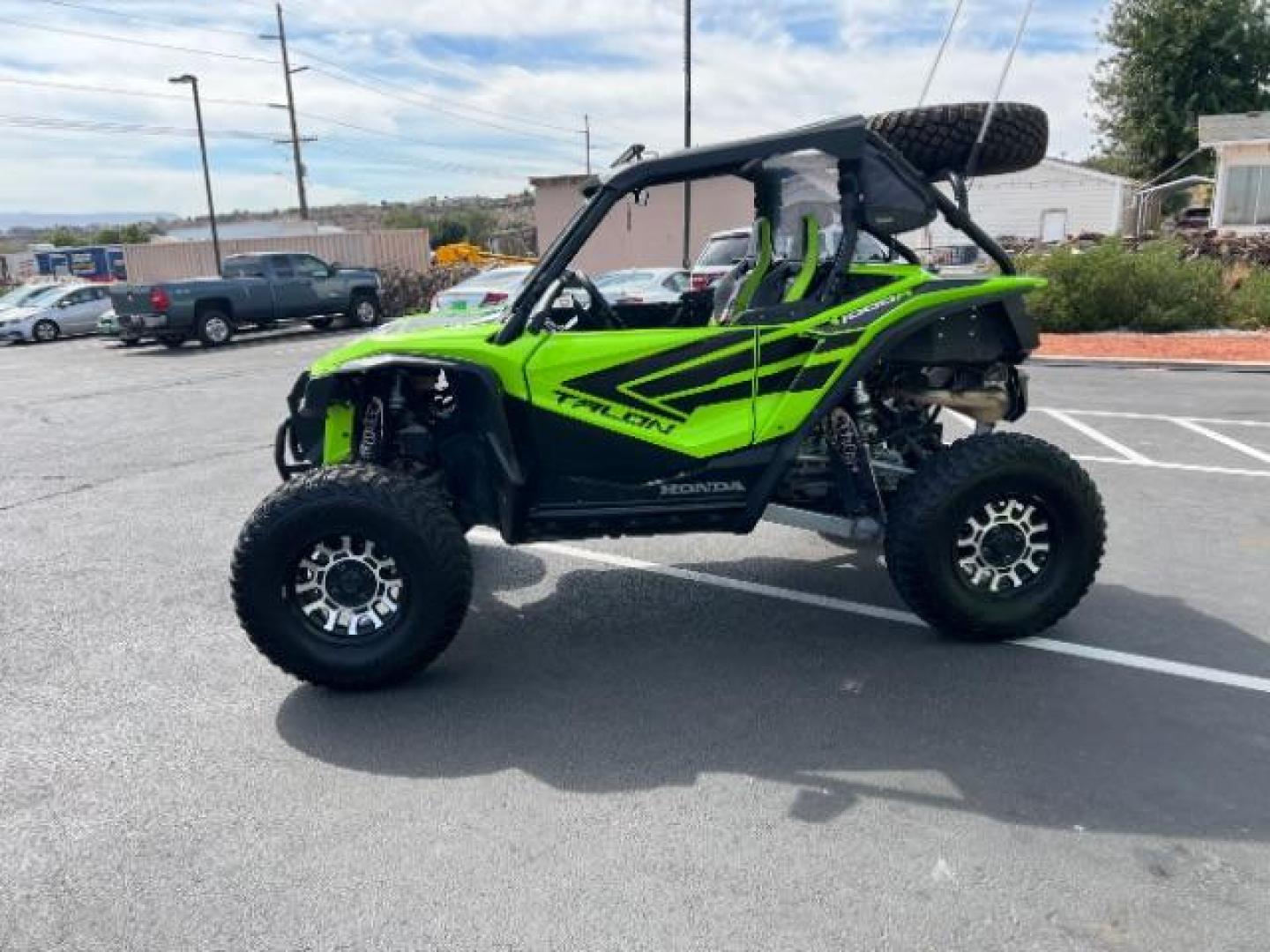 2020 Green /Black Honda Talon 1000R (1HFVE0542L4) with an 1000 engine, Automatic transmission, located at 1865 East Red Hills Pkwy, St. George, 84770, (435) 628-0023, 37.120850, -113.543640 - Excellent condition HONDA TALON 1000R. Street legal kit. Upgraded Weller suspension, Foodlights, Spare tire, LED Whips. This thing is super fast and a blast to drive off road. Call or text us for more info! - Photo#3