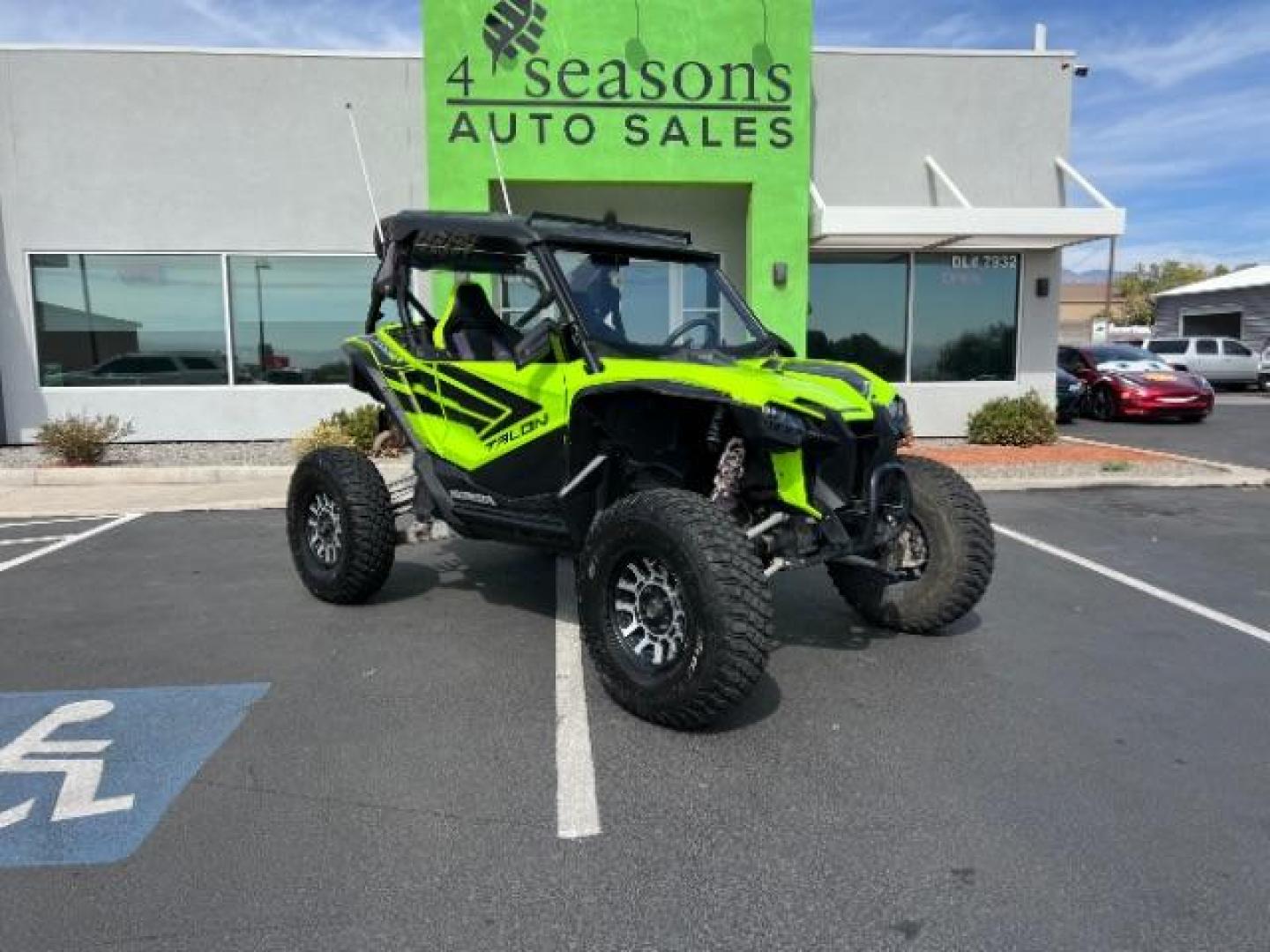 2020 Green /Black Honda Talon 1000R (1HFVE0542L4) with an 1000 engine, Automatic transmission, located at 1865 East Red Hills Pkwy, St. George, 84770, (435) 628-0023, 37.120850, -113.543640 - Excellent condition HONDA TALON 1000R. Street legal kit. Upgraded Weller suspension, Foodlights, Spare tire, LED Whips. This thing is super fast and a blast to drive off road. Call or text us for more info! - Photo#0