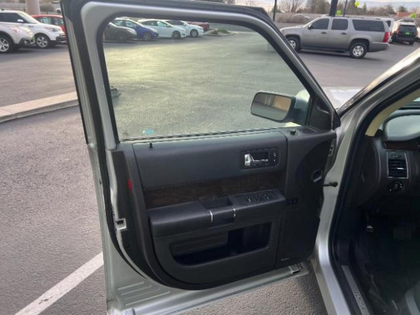 2015 Ingot Silver Metallic /Charcoal Black, leather Ford Flex Limited AWD (2FMHK6D82FB) with an 3.5L V6 DOHC 24V engine, 6-Speed Automatic Overdrive transmission, located at 940 North Main Street, Cedar City, UT, 84720, (435) 628-0023, 37.692936, -113.061897 - We specialize in helping ALL people get the best financing available. No matter your credit score, good, bad or none we can get you an amazing rate. Had a bankruptcy, divorce, or repossessions? We give you the green light to get your credit back on the road. Low down and affordable payments that fit - Photo#12