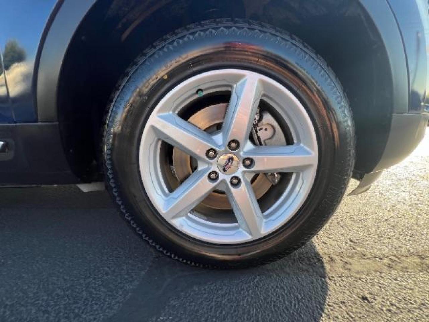 2017 Blue Jeans Metallic /Dark Earth w/Ebony Black, leather/sueded microfibe Ford Explorer XLT 4WD (1FM5K8D80HG) with an 3.5L V6 DOHC 24V engine, 6-Speed Automatic transmission, located at 940 North Main Street, Cedar City, UT, 84720, (435) 628-0023, 37.692936, -113.061897 - We specialize in helping ALL people get the best financing available. No matter your credit score, good, bad or none we can get you an amazing rate. Had a bankruptcy, divorce, or repossessions? We give you the green light to get your credit back on the road. Low down and affordable payments that fit - Photo#10