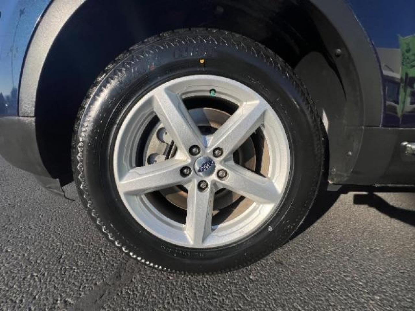 2017 Blue Jeans Metallic /Dark Earth w/Ebony Black, leather/sueded microfibe Ford Explorer XLT 4WD (1FM5K8D80HG) with an 3.5L V6 DOHC 24V engine, 6-Speed Automatic transmission, located at 940 North Main Street, Cedar City, UT, 84720, (435) 628-0023, 37.692936, -113.061897 - We specialize in helping ALL people get the best financing available. No matter your credit score, good, bad or none we can get you an amazing rate. Had a bankruptcy, divorce, or repossessions? We give you the green light to get your credit back on the road. Low down and affordable payments that fit - Photo#11
