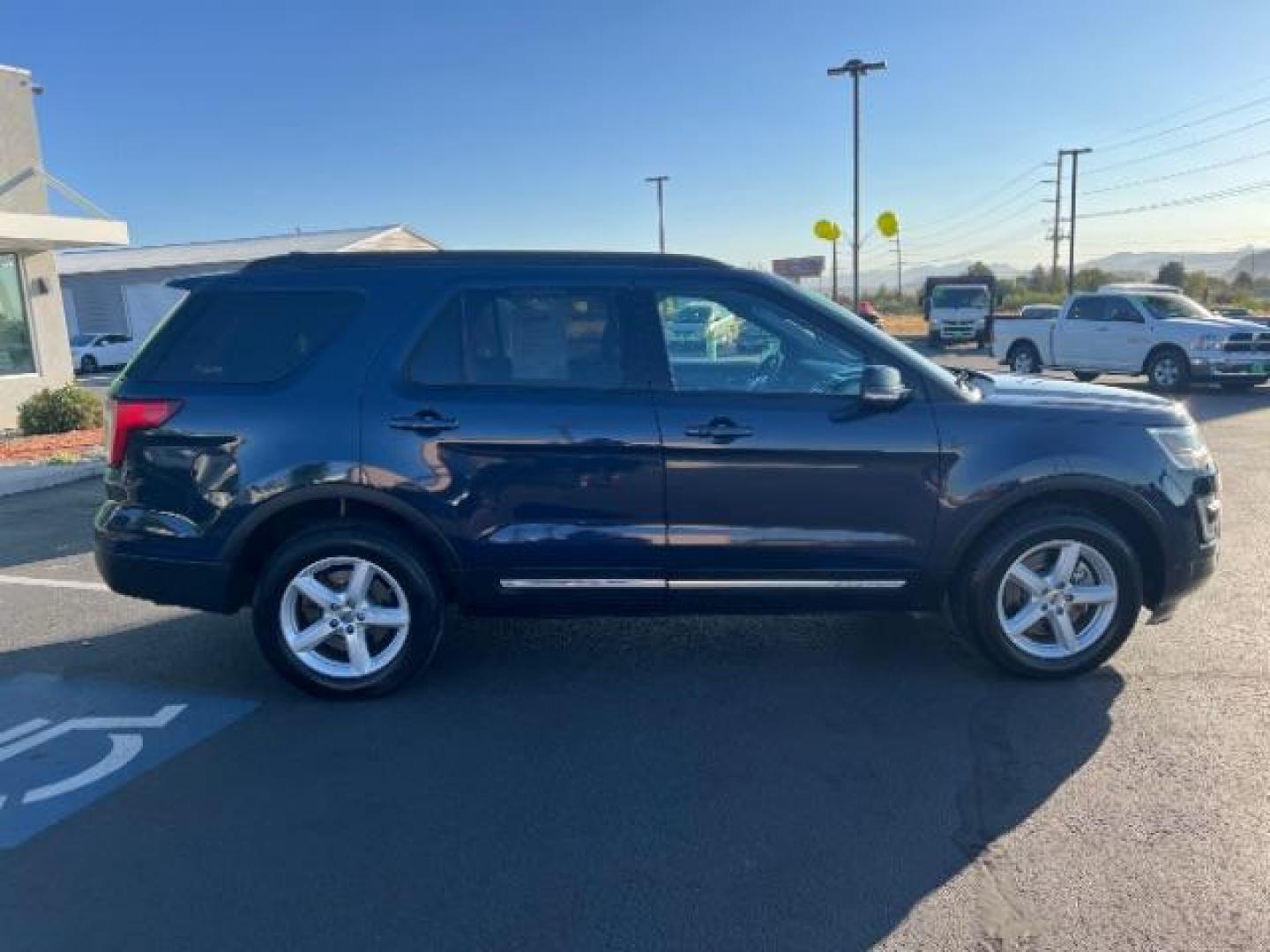 2017 Blue Jeans Metallic /Dark Earth w/Ebony Black, leather/sueded microfibe Ford Explorer XLT 4WD (1FM5K8D80HG) with an 3.5L V6 DOHC 24V engine, 6-Speed Automatic transmission, located at 940 North Main Street, Cedar City, UT, 84720, (435) 628-0023, 37.692936, -113.061897 - We specialize in helping ALL people get the best financing available. No matter your credit score, good, bad or none we can get you an amazing rate. Had a bankruptcy, divorce, or repossessions? We give you the green light to get your credit back on the road. Low down and affordable payments that fit - Photo#7
