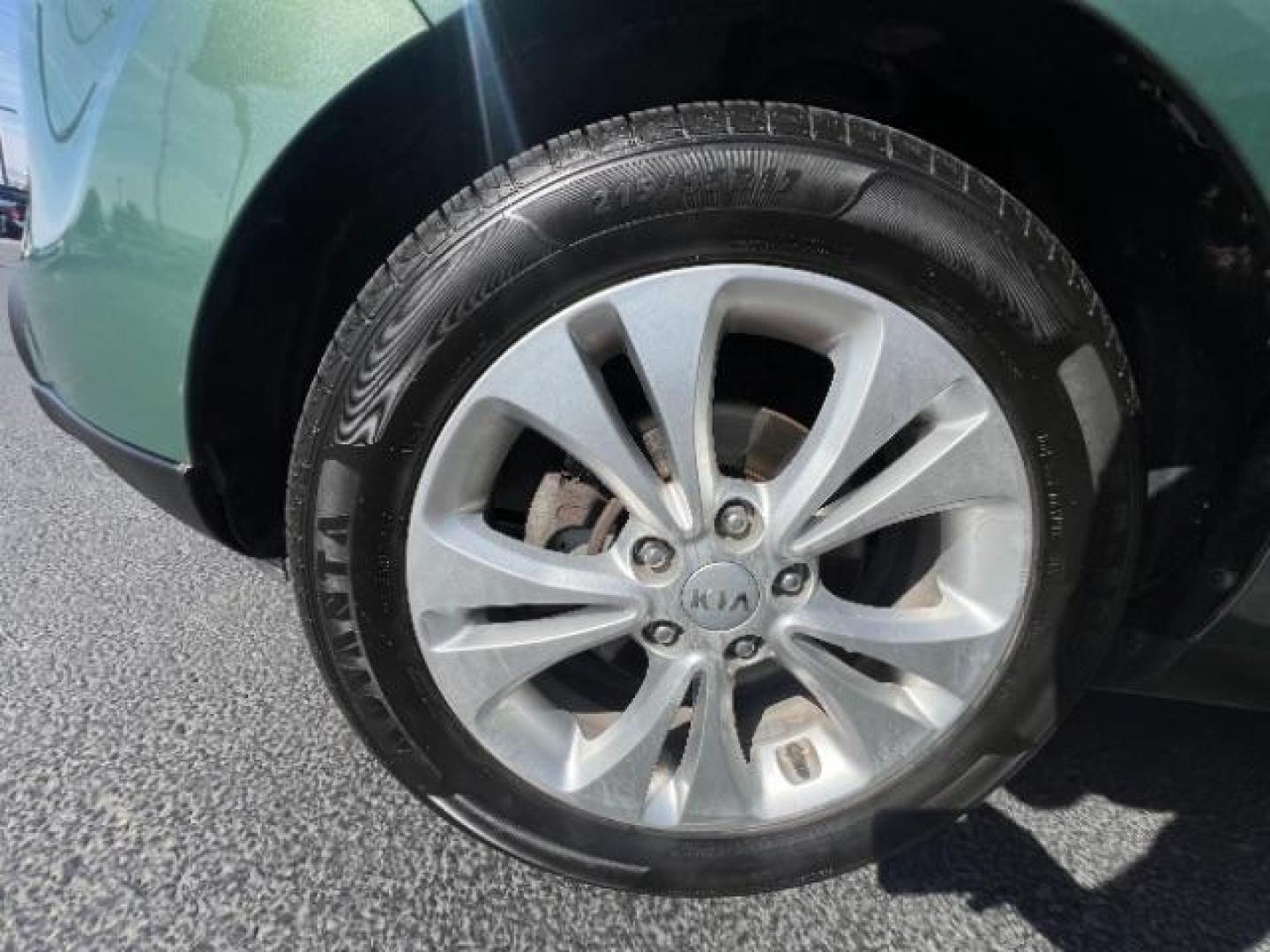 2014 Clover Green /Black Kia Soul + (KNDJP3A5XE7) with an 2.0L L4 DOHC 16V engine, 6-Speed Automatic transmission, located at 1865 East Red Hills Pkwy, St. George, 84770, (435) 628-0023, 37.120850, -113.543640 - We specialize in helping ALL people get the best financing available. No matter your credit score, good, bad or none we can get you an amazing rate. Had a bankruptcy, divorce, or repossessions? We give you the green light to get your credit back on the road. Low down and affordable payments that fit - Photo#11
