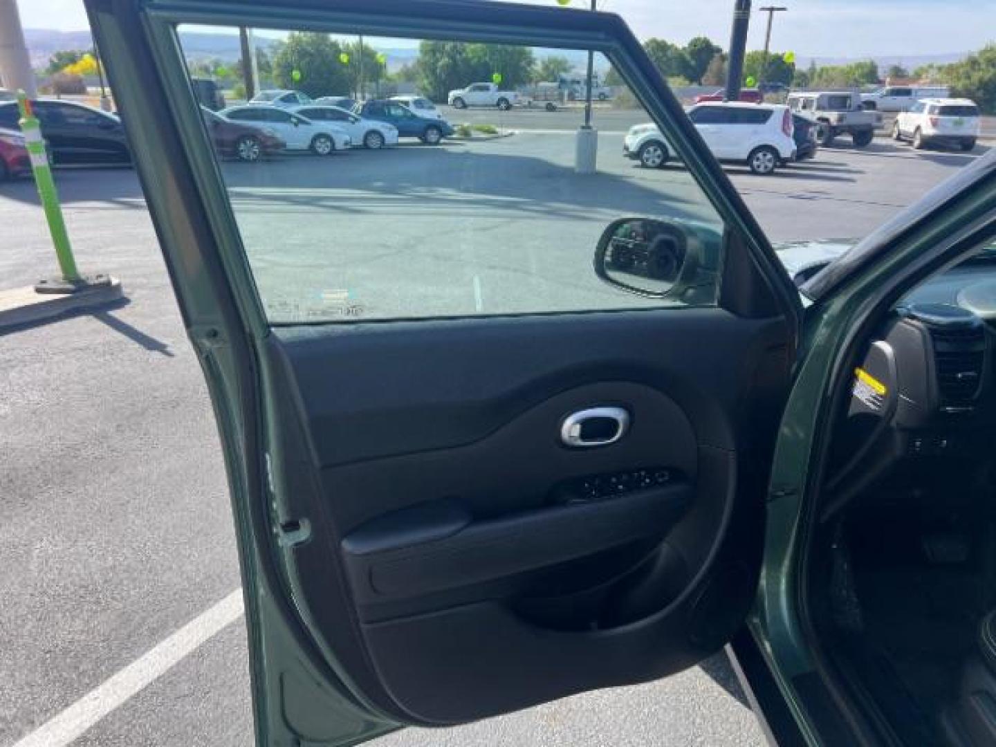 2014 Clover Green /Black Kia Soul + (KNDJP3A5XE7) with an 2.0L L4 DOHC 16V engine, 6-Speed Automatic transmission, located at 1865 East Red Hills Pkwy, St. George, 84770, (435) 628-0023, 37.120850, -113.543640 - We specialize in helping ALL people get the best financing available. No matter your credit score, good, bad or none we can get you an amazing rate. Had a bankruptcy, divorce, or repossessions? We give you the green light to get your credit back on the road. Low down and affordable payments that fit - Photo#12