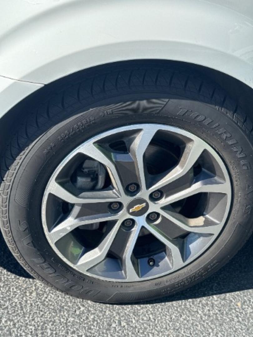 2017 Summit White /Dark Pewter/Dark Titanium, premium cloth Chevrolet Sonic LT Manual 5-Door (1G1JC6SBXH4) with an 1.4L L4 DOHC 24V TURBO engine, 5-Speed Manual transmission, located at 1865 East Red Hills Pkwy, St. George, 84770, (435) 628-0023, 37.120850, -113.543640- Photo#9
