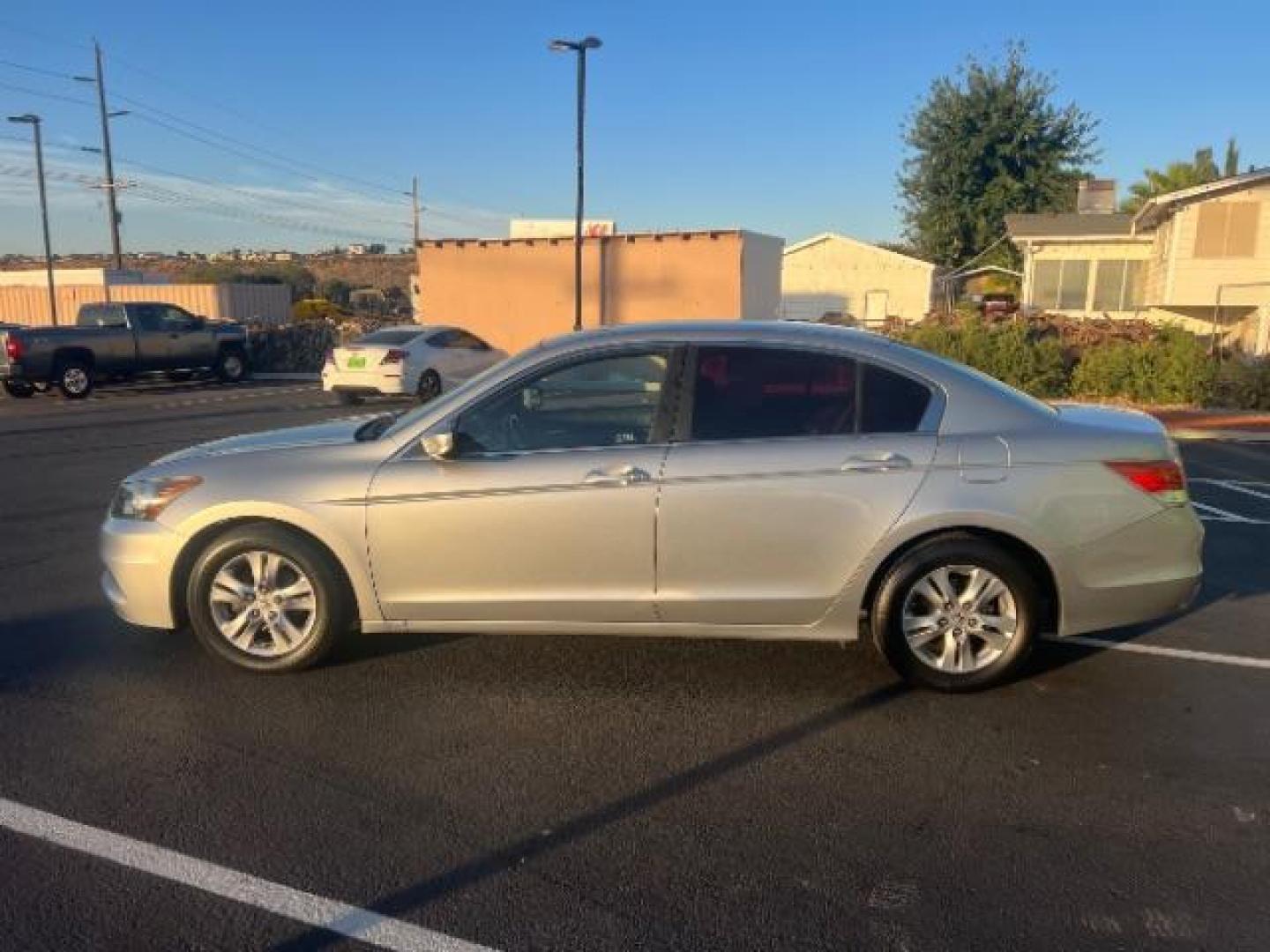 2012 Alabaster Silver Metallic /Black Leather Interior Honda Accord SE Sedan AT (1HGCP2F66CA) with an 2.4L L4 DOHC 16V engine, 5-Speed Automatic transmission, located at 940 North Main Street, Cedar City, UT, 84720, (435) 628-0023, 37.692936, -113.061897 - We specialize in helping ALL people get the best financing available. No matter your credit score, good, bad or none we can get you an amazing rate. Had a bankruptcy, divorce, or repossessions? We give you the green light to get your credit back on the road. Low down and affordable payments that fit - Photo#3
