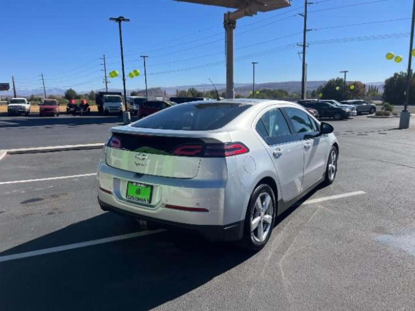 2013 Silver /Black Interior Chevrolet Volt Premium (1G1RB6E48DU) with an 1.4L L4 DOHC 16V PLUG-IN HYBRID engine, Continuously Variable Transmission transmission, located at 940 North Main Street, Cedar City, UT, 84720, (435) 628-0023, 37.692936, -113.061897 - ***This vehicle qualifies for the EV/Hybrid tax rebate of up to $4,000*** We are setup with the IRS to recieve direct payments within 72 hours. We file the rebate online with IRS and can credit it to your down payment, reduce the sales price OR give you cashback!! These cars will not last and can o - Photo#6
