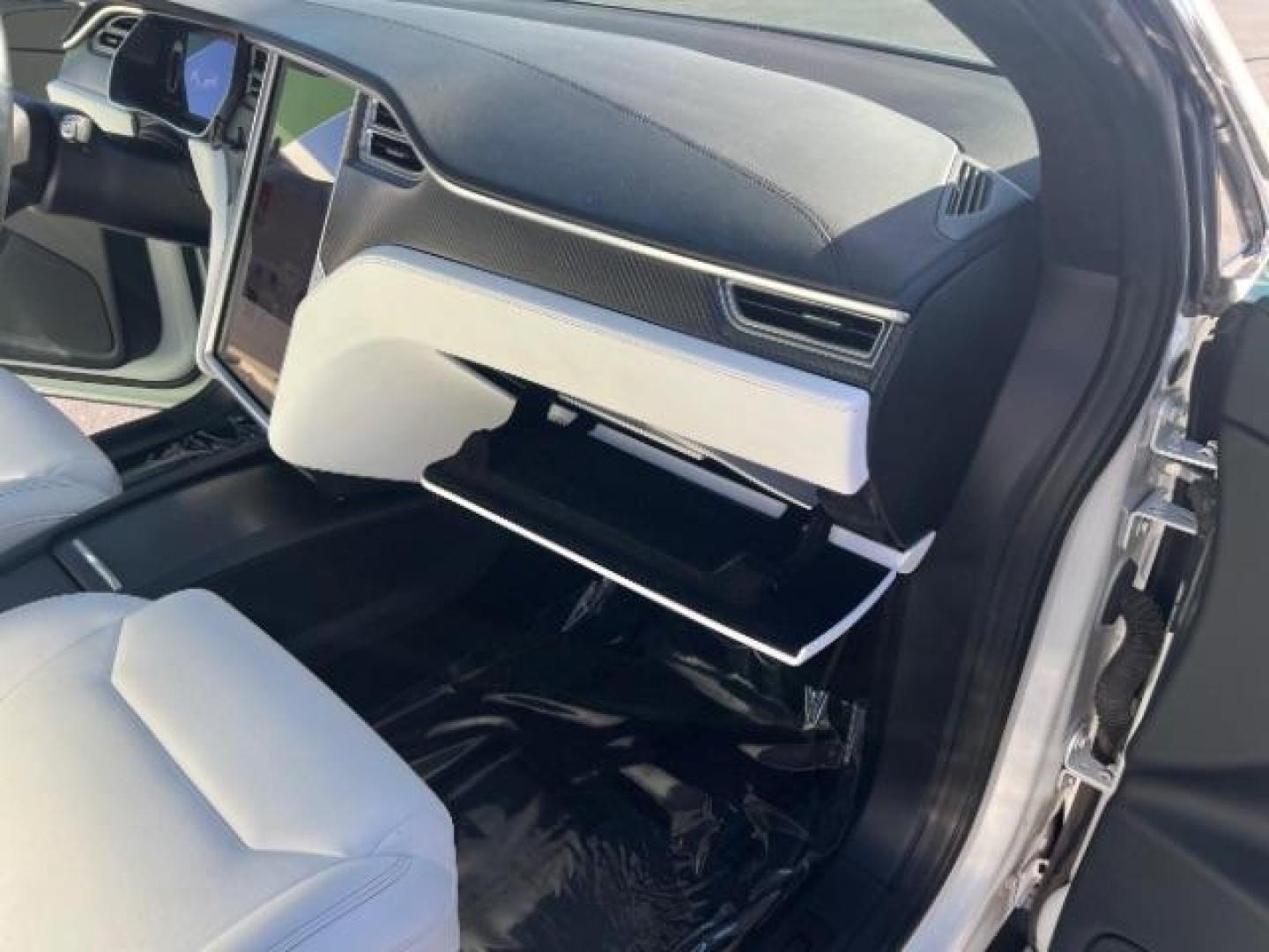 2017 Pearl White Multi-Coat /White, leather Tesla Model X 100D (5YJXCBE26HF) with an ELECTRIC engine, 1-Speed Automatic transmission, located at 1865 East Red Hills Pkwy, St. George, 84770, (435) 628-0023, 37.120850, -113.543640 - Photo#32