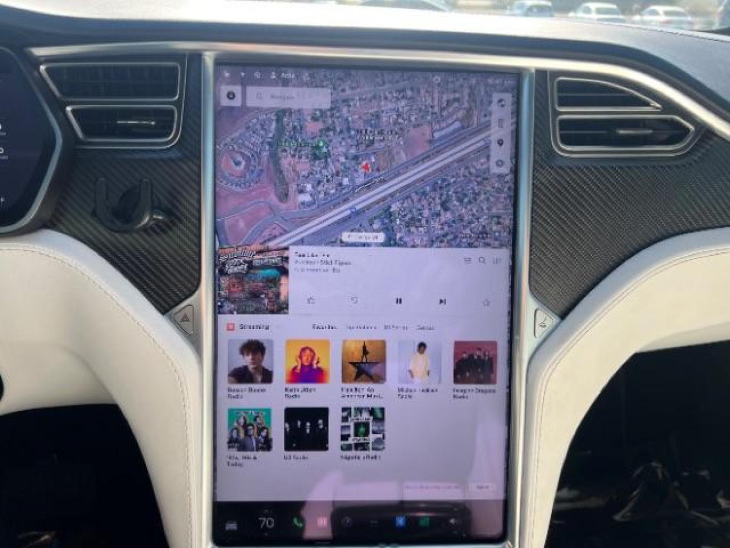 2017 Pearl White Multi-Coat /White, leather Tesla Model X 100D (5YJXCBE26HF) with an ELECTRIC engine, 1-Speed Automatic transmission, located at 1865 East Red Hills Pkwy, St. George, 84770, (435) 628-0023, 37.120850, -113.543640 - Photo#17