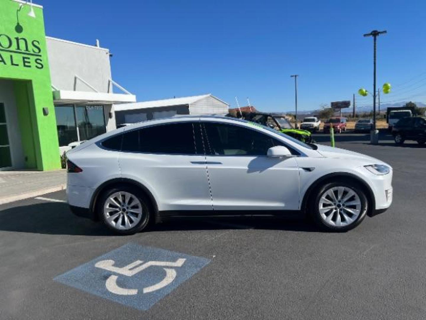 2017 Pearl White Multi-Coat /White, leather Tesla Model X 100D (5YJXCBE26HF) with an ELECTRIC engine, 1-Speed Automatic transmission, located at 1865 East Red Hills Pkwy, St. George, 84770, (435) 628-0023, 37.120850, -113.543640 - Photo#7