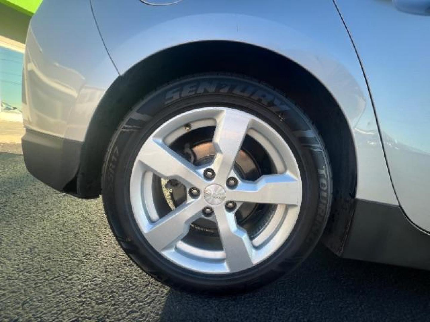 2013 Silver /Black Chevrolet Volt Premium w/ LEP (1G1RF6E44DU) with an 1.4L L4 DOHC 16V PLUG-IN HYBRID engine, Continuously Variable Transmission transmission, located at 1865 East Red Hills Pkwy, St. George, 84770, (435) 628-0023, 37.120850, -113.543640 - We specialize in helping ALL people get the best financing available. No matter your credit score, good, bad or none we can get you an amazing rate. Had a bankruptcy, divorce, or repossessions? We give you the green light to get your credit back on the road. Low down and affordable payments that fit - Photo#8