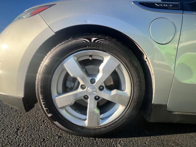 2013 Silver /Black Chevrolet Volt Premium w/ LEP (1G1RF6E44DU) with an 1.4L L4 DOHC 16V PLUG-IN HYBRID engine, Continuously Variable Transmission transmission, located at 1865 East Red Hills Pkwy, St. George, 84770, (435) 628-0023, 37.120850, -113.543640 - We specialize in helping ALL people get the best financing available. No matter your credit score, good, bad or none we can get you an amazing rate. Had a bankruptcy, divorce, or repossessions? We give you the green light to get your credit back on the road. Low down and affordable payments that fit - Photo#10