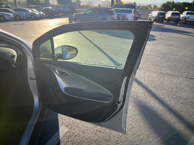 2013 Silver /Black Chevrolet Volt Premium w/ LEP (1G1RF6E44DU) with an 1.4L L4 DOHC 16V PLUG-IN HYBRID engine, Continuously Variable Transmission transmission, located at 1865 East Red Hills Pkwy, St. George, 84770, (435) 628-0023, 37.120850, -113.543640 - We specialize in helping ALL people get the best financing available. No matter your credit score, good, bad or none we can get you an amazing rate. Had a bankruptcy, divorce, or repossessions? We give you the green light to get your credit back on the road. Low down and affordable payments that fit - Photo#27