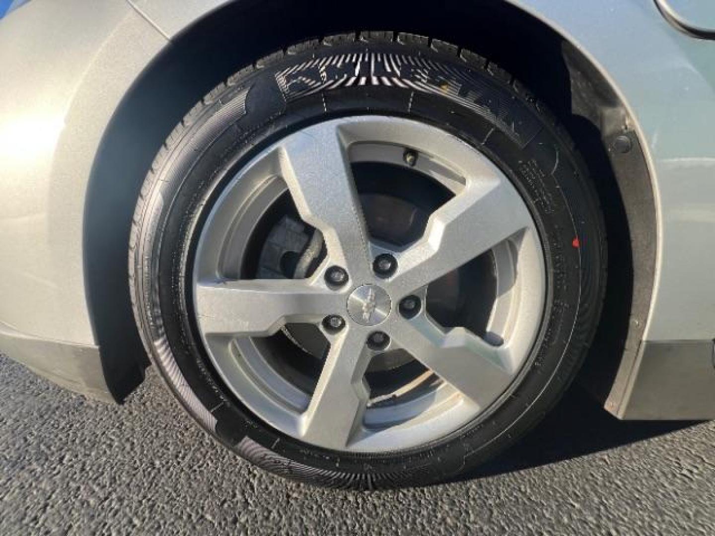 2013 Silver /Black Leather Interior Chevrolet Volt Premium w/ LEP (1G1RF6E44DU) with an 1.4L L4 DOHC 16V PLUG-IN HYBRID engine, Continuously Variable Transmission transmission, located at 1865 East Red Hills Pkwy, St. George, 84770, (435) 628-0023, 37.120850, -113.543640 - ***This vehicle qualifies for the EV/Hybrid tax rebate of up to $4,000*** We are setup with the IRS to recieve direct payments within 72 hours. We file the rebate online with IRS and can credit it to your down payment, reduce the sales price OR give you cashback!! These cars will not last and can o - Photo#9