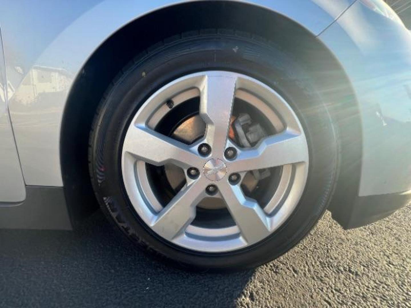 2013 Silver /Black Leather Interior Chevrolet Volt Premium w/ LEP (1G1RF6E44DU) with an 1.4L L4 DOHC 16V PLUG-IN HYBRID engine, Continuously Variable Transmission transmission, located at 1865 East Red Hills Pkwy, St. George, 84770, (435) 628-0023, 37.120850, -113.543640 - ***This vehicle qualifies for the EV/Hybrid tax rebate of up to $4,000*** We are setup with the IRS to recieve direct payments within 72 hours. We file the rebate online with IRS and can credit it to your down payment, reduce the sales price OR give you cashback!! These cars will not last and can o - Photo#8