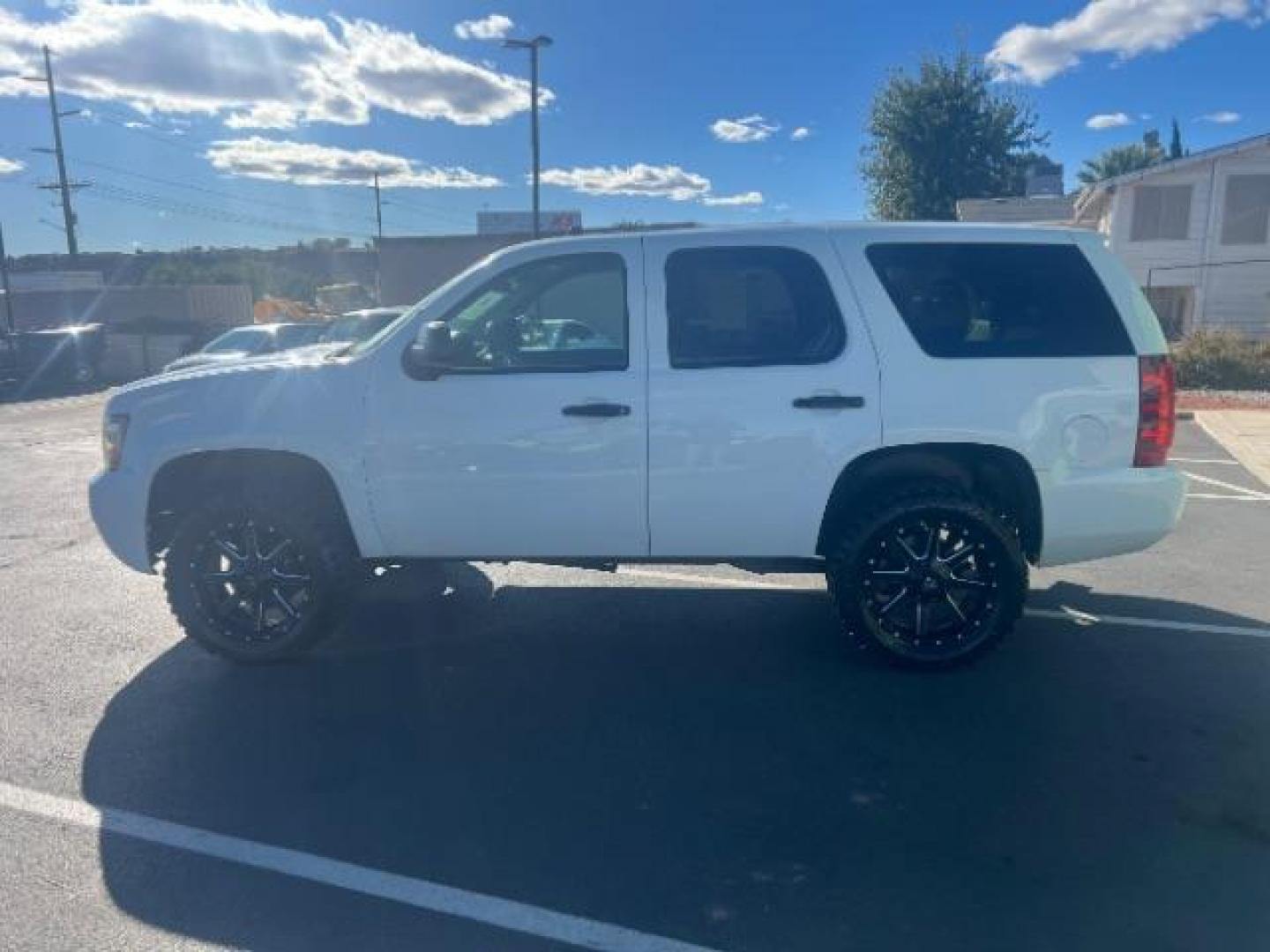 2011 White /Black Leather Interior Chevrolet Tahoe Police (1GNSK2E06BR) with an 5.3L V8 OHV 16V FFV engine, 6-Speed Automatic transmission, located at 940 North Main Street, Cedar City, UT, 84720, (435) 628-0023, 37.692936, -113.061897 - We specialize in helping ALL people get the best financing available. No matter your credit score, good, bad or none we can get you an amazing rate. Had a bankruptcy, divorce, or repossessions? We give you the green light to get your credit back on the road. Low down and affordable payments that fit - Photo#3