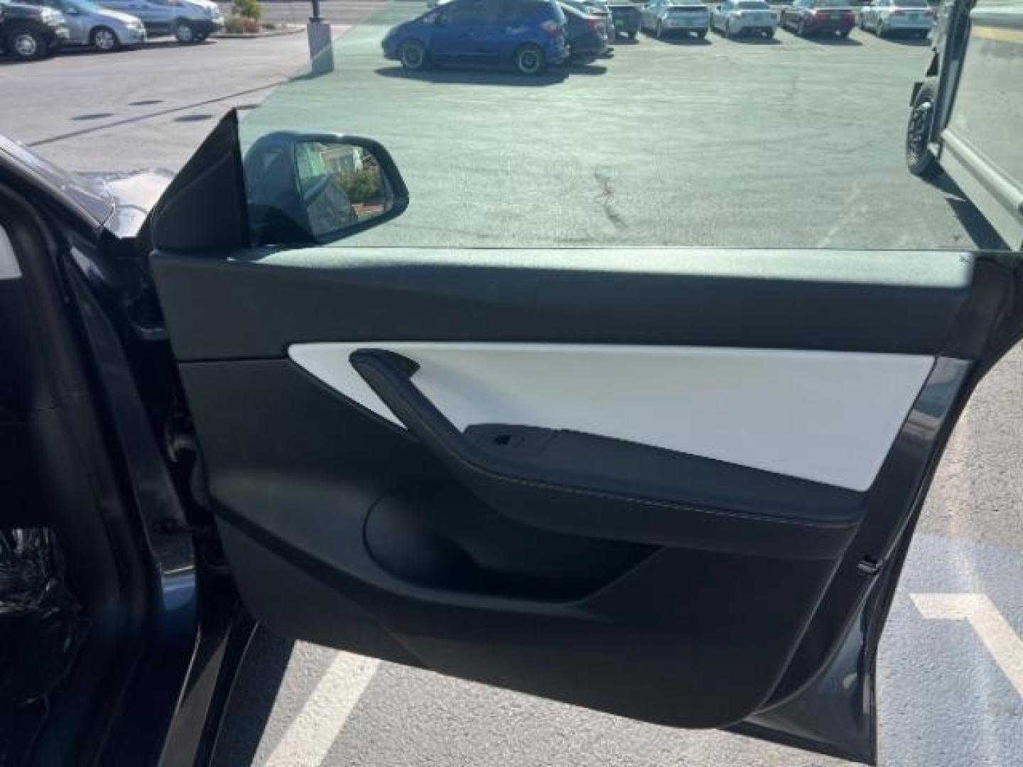 2021 Midnight Silver Metallic /Black and White Tesla Model Y Standard (5YJYGDED0MF) with an ELECTRIC engine, 1-Speed Automatic transmission, located at 1865 East Red Hills Pkwy, St. George, 84770, (435) 628-0023, 37.120850, -113.543640 - Great condition, Stadard Range of 250+ on a charge. Warranty on battery and Motor up to 8years and 100k miles We are your local Tesla experts. Education, Repairs, Special Orders 4 Seasons Auto 435-628-0023 DL #7932 - Photo#29