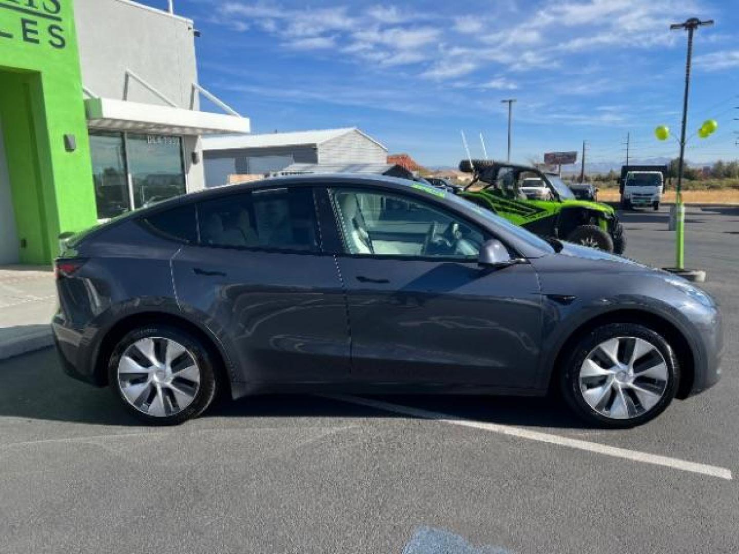2021 Midnight Silver Metallic /Black and White Tesla Model Y Standard (5YJYGDED0MF) with an ELECTRIC engine, 1-Speed Automatic transmission, located at 1865 East Red Hills Pkwy, St. George, 84770, (435) 628-0023, 37.120850, -113.543640 - Great condition, Stadard Range of 250+ on a charge. Warranty on battery and Motor up to 8years and 100k miles We are your local Tesla experts. Education, Repairs, Special Orders 4 Seasons Auto 435-628-0023 DL #7932 - Photo#7