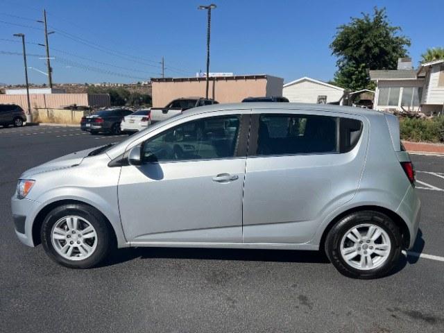 2013 Silver Ice Metallic /Dark Pewter/Dark Titanium Cloth Interior Chevrolet Sonic LT Auto 5-Door (1G1JC6SG9D4) with an 1.8L L4 DOHC 24V engine, 6-Speed Automatic transmission, located at 940 North Main Street, Cedar City, UT, 84720, (435) 628-0023, 37.692936, -113.061897 - We specialize in helping ALL people get the best financing available. No matter your credit score, good, bad or none we can get you an amazing rate. Had a bankruptcy, divorce, or repossessions? We give you the green light to get your credit back on the road. Low down and affordable payments that fit- Photo#3