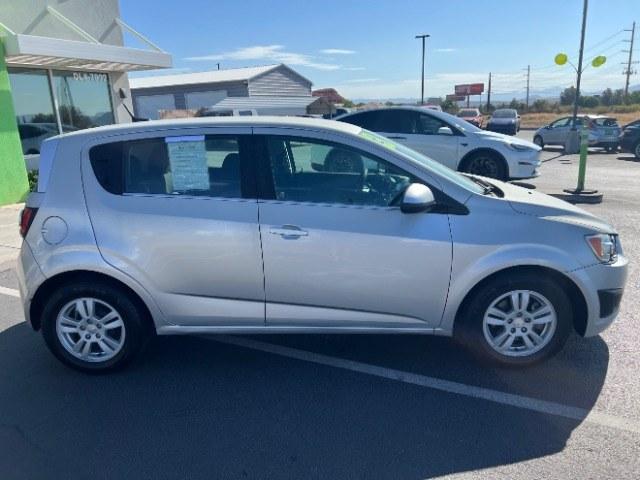 2013 Silver Ice Metallic /Dark Pewter/Dark Titanium Cloth Interior Chevrolet Sonic LT Auto 5-Door (1G1JC6SG9D4) with an 1.8L L4 DOHC 24V engine, 6-Speed Automatic transmission, located at 940 North Main Street, Cedar City, UT, 84720, (435) 628-0023, 37.692936, -113.061897 - We specialize in helping ALL people get the best financing available. No matter your credit score, good, bad or none we can get you an amazing rate. Had a bankruptcy, divorce, or repossessions? We give you the green light to get your credit back on the road. Low down and affordable payments that fit- Photo#7