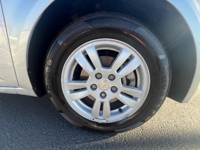 2013 Silver Ice Metallic /Dark Pewter/Dark Titanium Cloth Interior Chevrolet Sonic LT Auto 5-Door (1G1JC6SG9D4) with an 1.8L L4 DOHC 24V engine, 6-Speed Automatic transmission, located at 1865 East Red Hills Pkwy, St. George, 84770, (435) 628-0023, 37.120850, -113.543640 - We specialize in helping ALL people get the best financing available. No matter your credit score, good, bad or none we can get you an amazing rate. Had a bankruptcy, divorce, or repossessions? We give you the green light to get your credit back on the road. Low down and affordable payments that fit - Photo#10