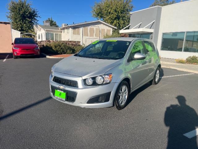 2013 Silver Ice Metallic /Dark Pewter/Dark Titanium Cloth Interior Chevrolet Sonic LT Auto 5-Door (1G1JC6SG9D4) with an 1.8L L4 DOHC 24V engine, 6-Speed Automatic transmission, located at 1865 East Red Hills Pkwy, St. George, 84770, (435) 628-0023, 37.120850, -113.543640 - We specialize in helping ALL people get the best financing available. No matter your credit score, good, bad or none we can get you an amazing rate. Had a bankruptcy, divorce, or repossessions? We give you the green light to get your credit back on the road. Low down and affordable payments that fit - Photo#2