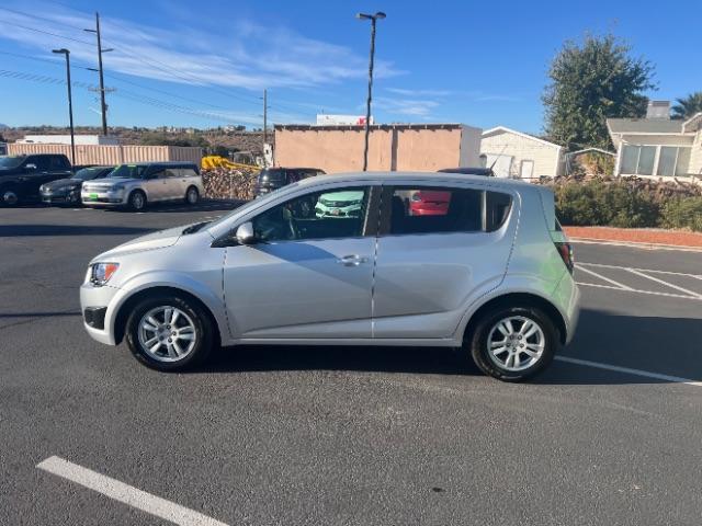 2013 Silver Ice Metallic /Dark Pewter/Dark Titanium Cloth Interior Chevrolet Sonic LT Auto 5-Door (1G1JC6SG9D4) with an 1.8L L4 DOHC 24V engine, 6-Speed Automatic transmission, located at 1865 East Red Hills Pkwy, St. George, 84770, (435) 628-0023, 37.120850, -113.543640 - We specialize in helping ALL people get the best financing available. No matter your credit score, good, bad or none we can get you an amazing rate. Had a bankruptcy, divorce, or repossessions? We give you the green light to get your credit back on the road. Low down and affordable payments that fit - Photo#3