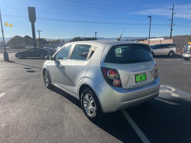 2013 Silver Ice Metallic /Dark Pewter/Dark Titanium Cloth Interior Chevrolet Sonic LT Auto 5-Door (1G1JC6SG9D4) with an 1.8L L4 DOHC 24V engine, 6-Speed Automatic transmission, located at 1865 East Red Hills Pkwy, St. George, 84770, (435) 628-0023, 37.120850, -113.543640 - We specialize in helping ALL people get the best financing available. No matter your credit score, good, bad or none we can get you an amazing rate. Had a bankruptcy, divorce, or repossessions? We give you the green light to get your credit back on the road. Low down and affordable payments that fit - Photo#4