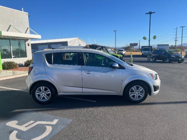 2013 Silver Ice Metallic /Dark Pewter/Dark Titanium Cloth Interior Chevrolet Sonic LT Auto 5-Door (1G1JC6SG9D4) with an 1.8L L4 DOHC 24V engine, 6-Speed Automatic transmission, located at 1865 East Red Hills Pkwy, St. George, 84770, (435) 628-0023, 37.120850, -113.543640 - We specialize in helping ALL people get the best financing available. No matter your credit score, good, bad or none we can get you an amazing rate. Had a bankruptcy, divorce, or repossessions? We give you the green light to get your credit back on the road. Low down and affordable payments that fit - Photo#7