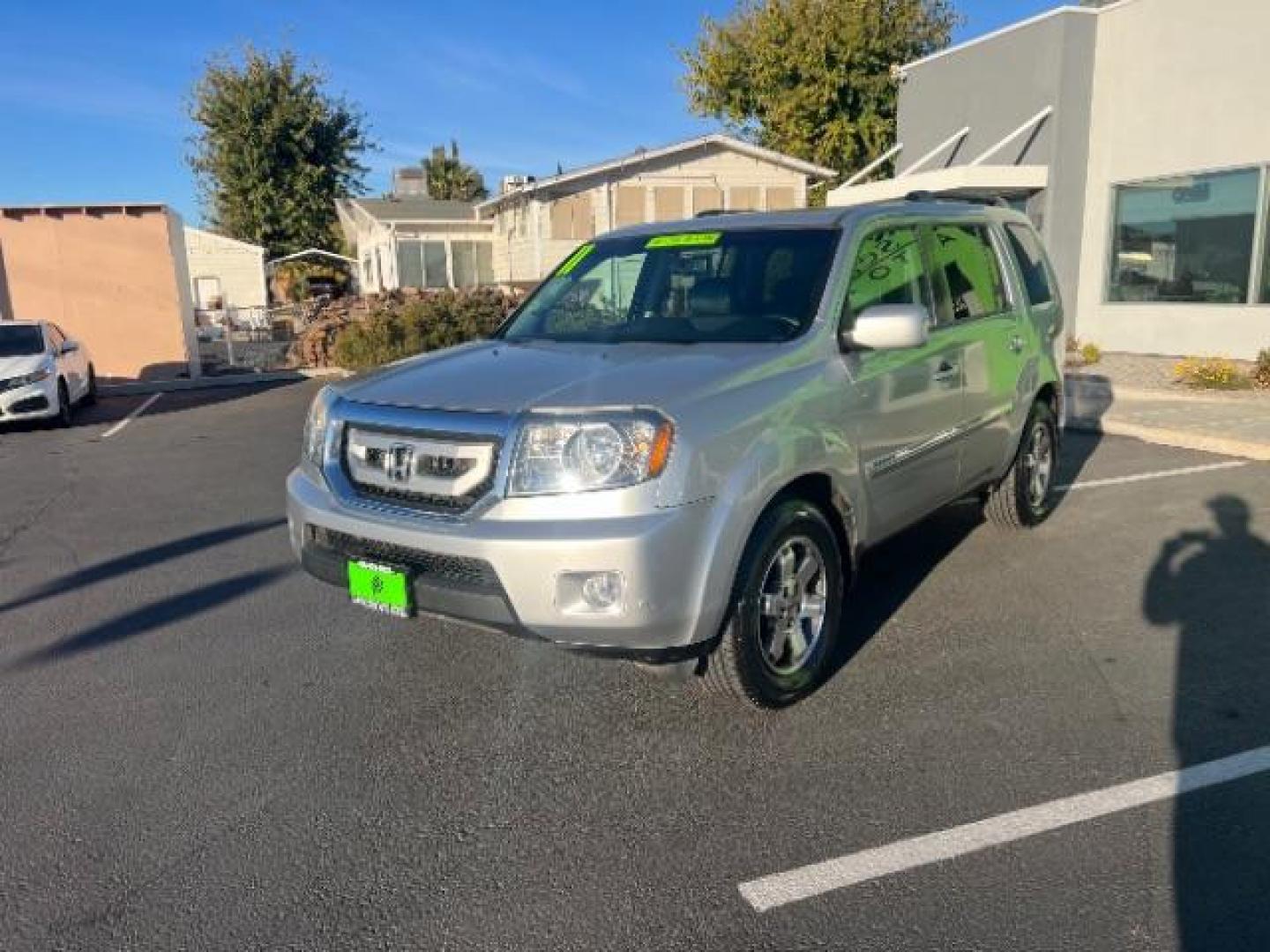 2011 Alabaster Silver Metallic /Black Leather Interior Honda Pilot Touring 4WD 5-Spd AT with DVD (5FNYF4H98BB) with an 3.5L V6 SOHC 24V engine, 5-Speed Automatic transmission, located at 940 North Main Street, Cedar City, UT, 84720, (435) 628-0023, 37.692936, -113.061897 - Photo#2