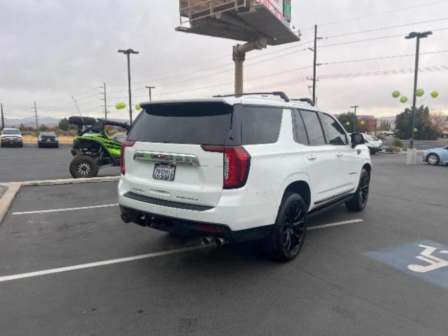 2021 White /Black Leather Interior GMC Yukon Denali 4WD (1GKS2DKL7MR) with an 6.2L V8 OHV 16V engine, 10-Speed Automatic transmission, located at 1865 East Red Hills Pkwy, St. George, 84770, (435) 628-0023, 37.120850, -113.543640 - Photo#4