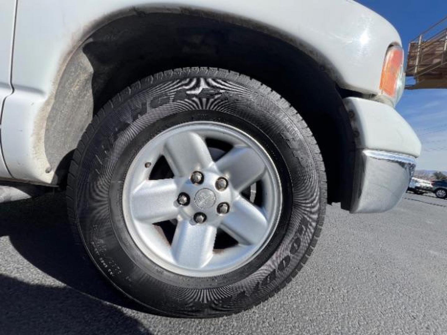 2002 Bright White /Dark Slate Gray Cloth Dodge Ram 1500 ST Quad Cab Short Bed 2WD (3D7HA18N22G) with an 4.7L V8 SOHC 16V engine, 4-Speed Automatic transmission, located at 1865 East Red Hills Pkwy, St. George, 84770, (435) 628-0023, 37.120850, -113.543640 - We specialize in helping ALL people get the best financing available. No matter your credit score, good, bad or none we can get you an amazing rate. Had a bankruptcy, divorce, or repossessions? We give you the green light to get your credit back on the road. Low down and affordable payments that fit - Photo#10