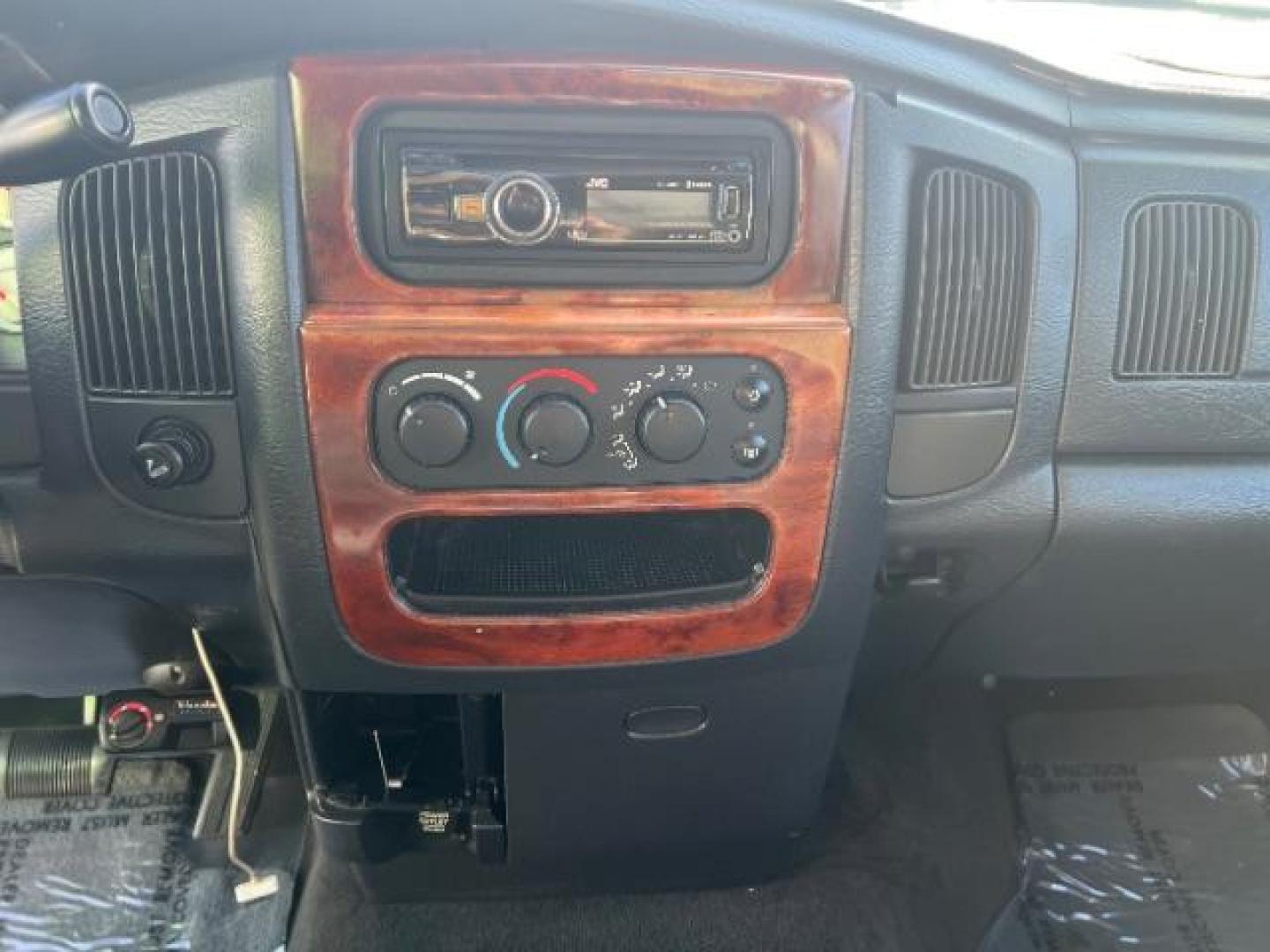 2002 Bright White /Dark Slate Gray Cloth Dodge Ram 1500 ST Quad Cab Short Bed 2WD (3D7HA18N22G) with an 4.7L V8 SOHC 16V engine, 4-Speed Automatic transmission, located at 1865 East Red Hills Pkwy, St. George, 84770, (435) 628-0023, 37.120850, -113.543640 - We specialize in helping ALL people get the best financing available. No matter your credit score, good, bad or none we can get you an amazing rate. Had a bankruptcy, divorce, or repossessions? We give you the green light to get your credit back on the road. Low down and affordable payments that fit - Photo#17